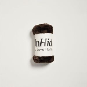 Unhide Lil’ Marsh Blanket in “Chocolate”